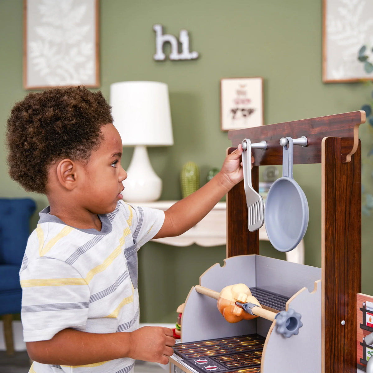 KidKraft Spin & Reveal Wooden Grill & Play Kitchen with Liquid Food & 21 Accessories